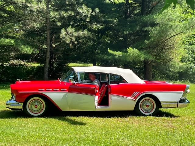 1957 Buick Roadmaster Convertible thumbnail 4