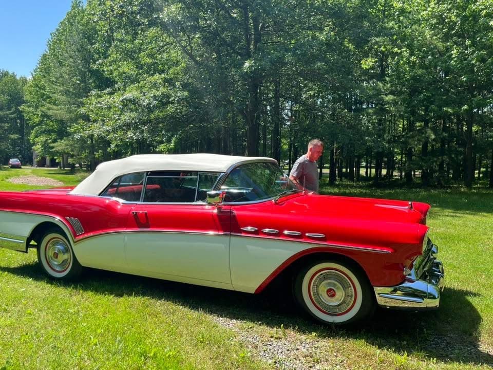 1957 Buick Roadmaster Convertible thumbnail 3