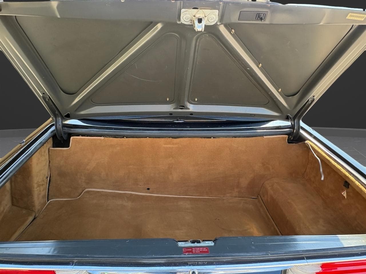 1987 Mercedes-Benz 560 SL Convertible thumbnail 25