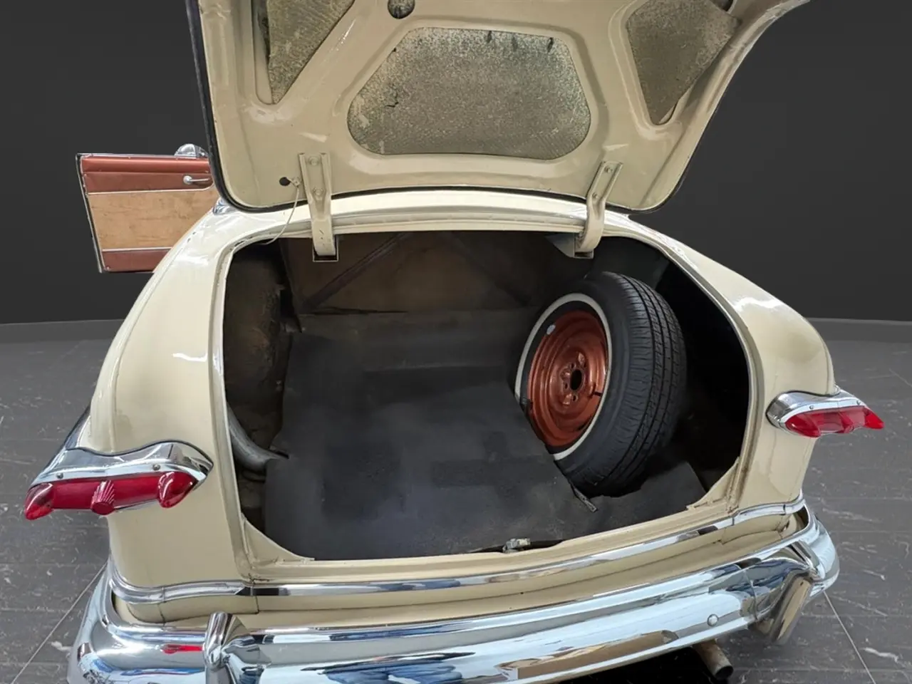 1951 Ford Victoria 2Dr Coupe thumbnail 15