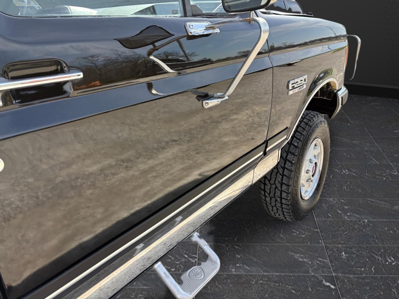 1989 Ford F-250 HD Reg Cab 133.0" WB 4WD thumbnail 9