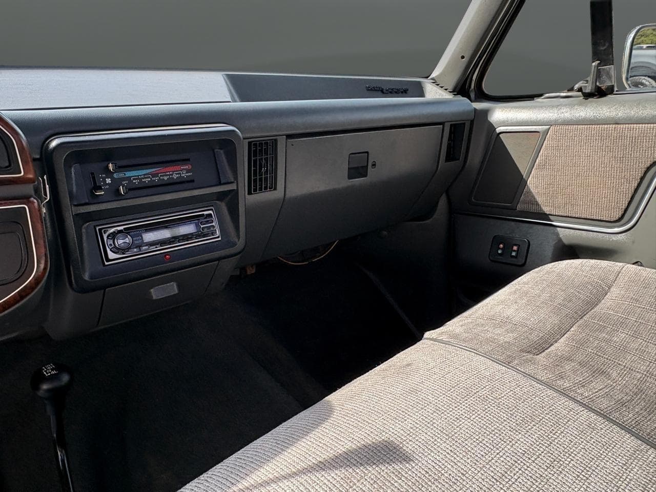 1989 Ford F-250 HD Reg Cab 133.0" WB 4WD thumbnail 14
