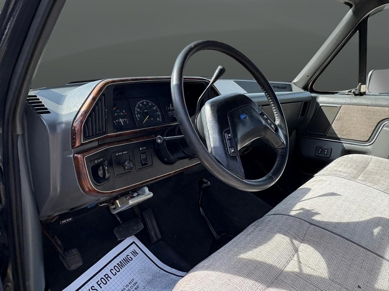 1989 Ford F-250 HD Reg Cab 133.0" WB 4WD thumbnail 16