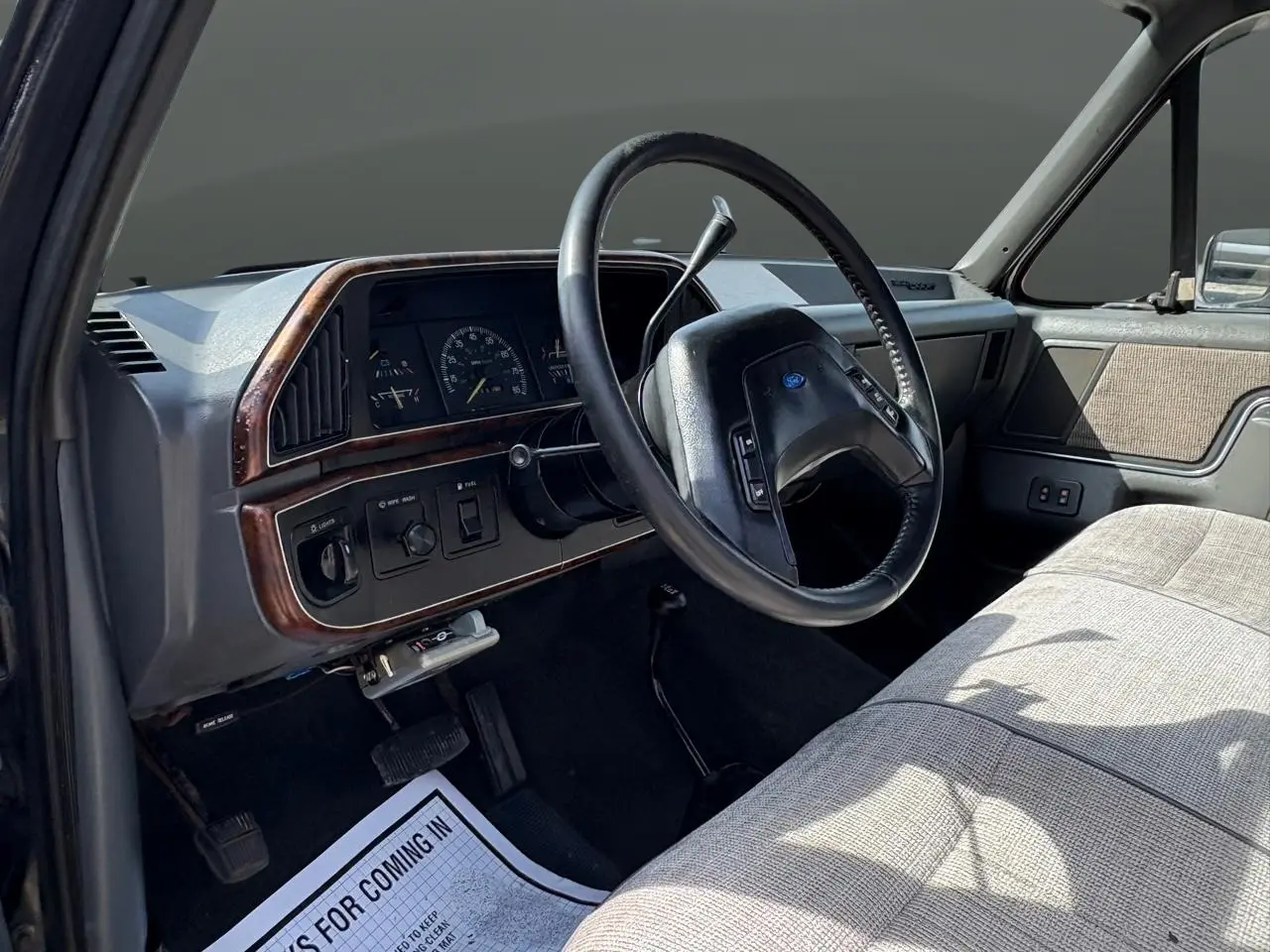 1989 Ford F-250 HD Reg Cab 133.0" WB 4WD thumbnail 16