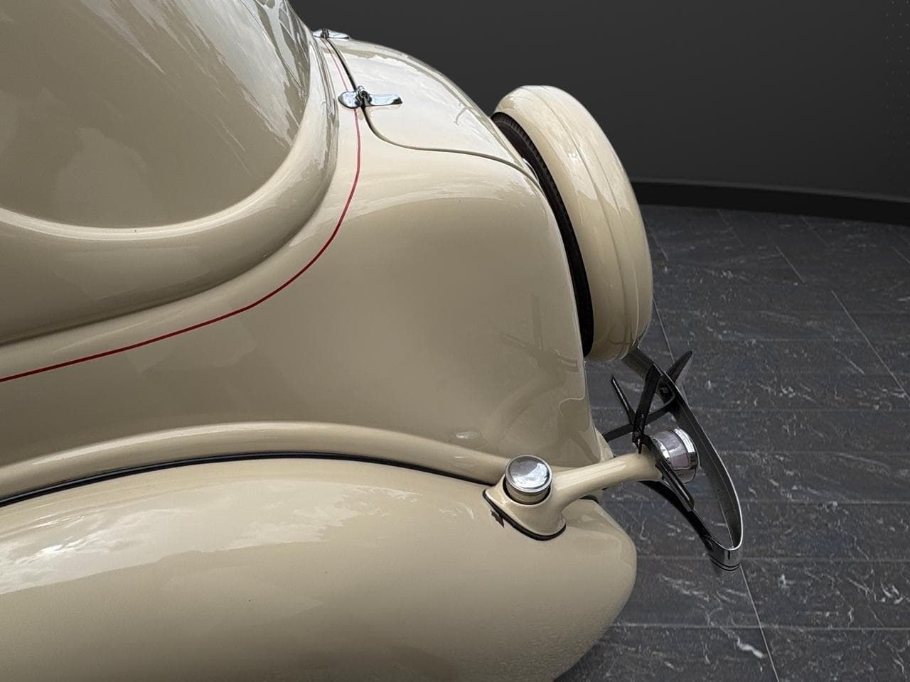 1935 Ford Tudor Humpback thumbnail 12