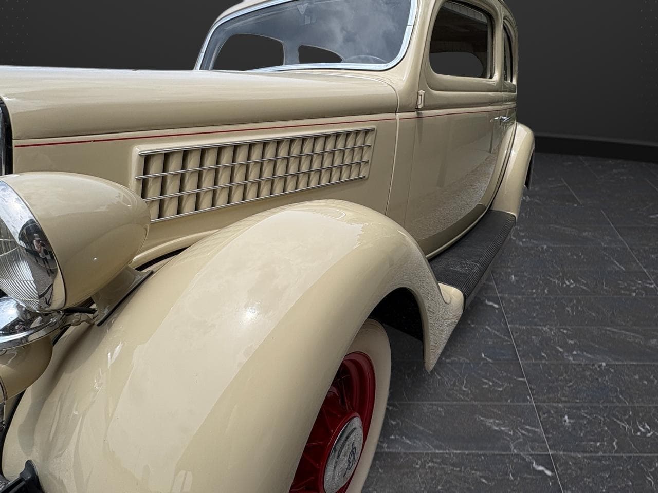 1935 Ford Tudor Humpback thumbnail 13