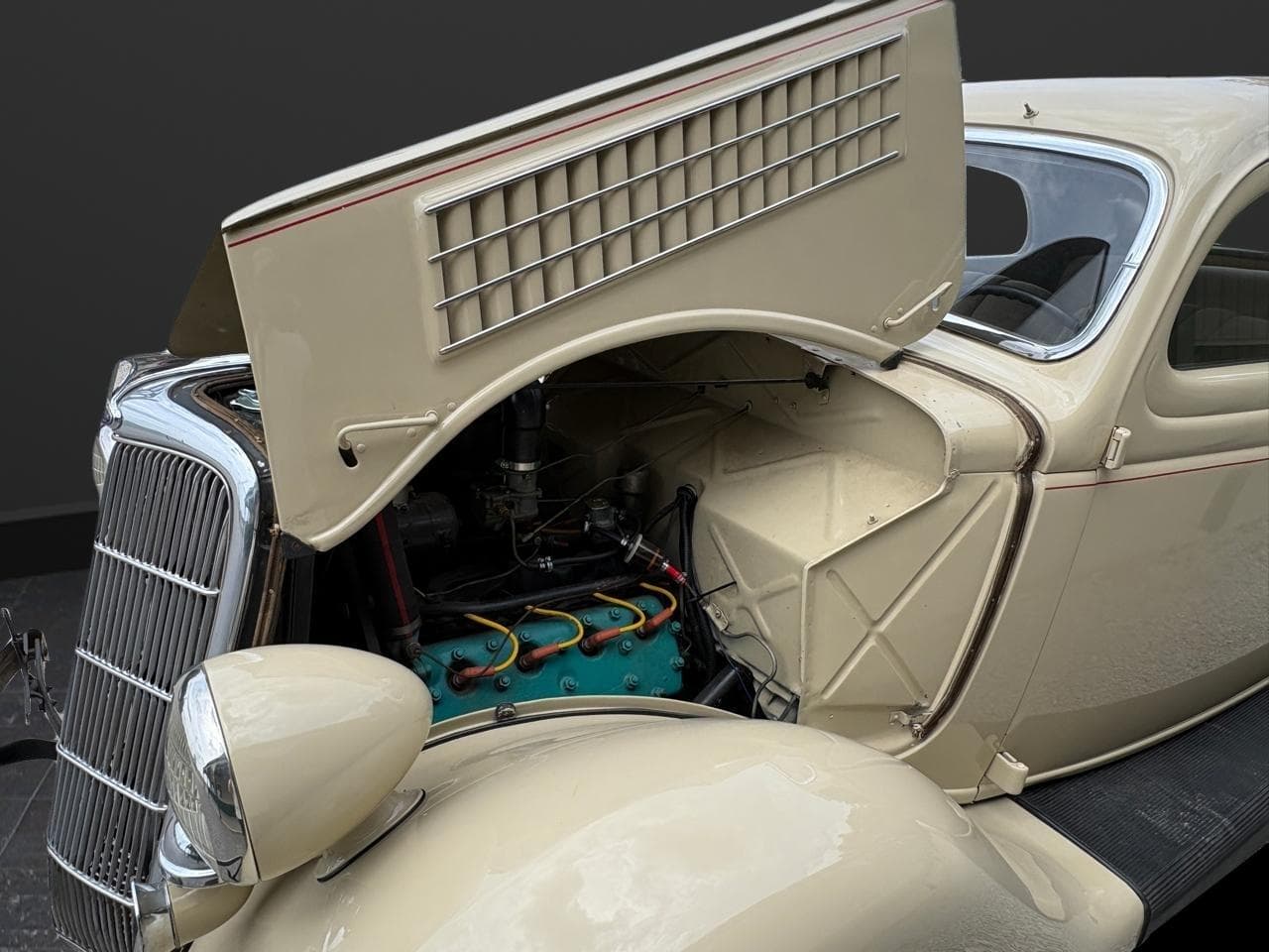 1935 Ford Tudor Humpback thumbnail 14