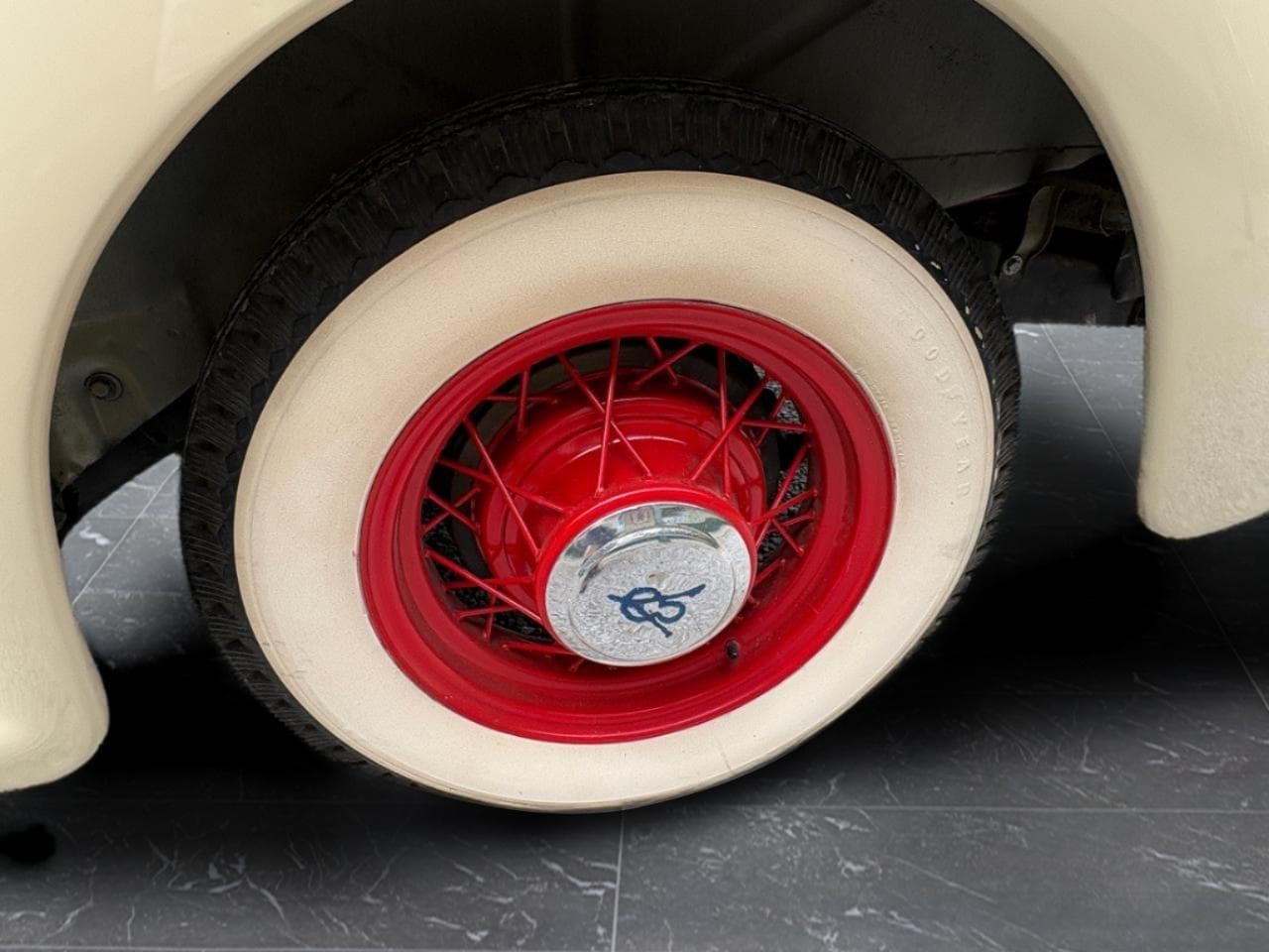 1935 Ford Tudor Humpback thumbnail 16