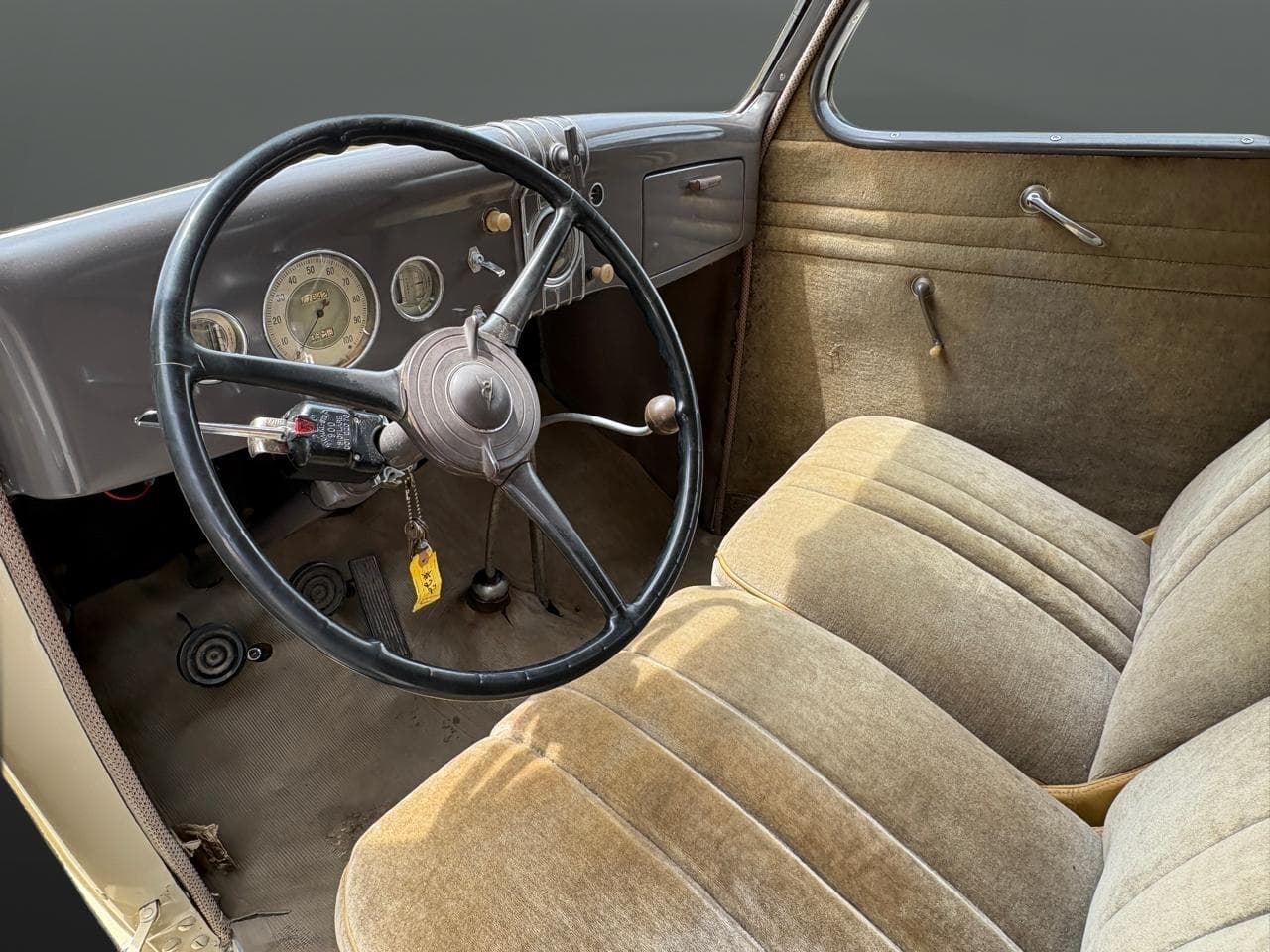 1935 Ford Tudor Humpback thumbnail 22