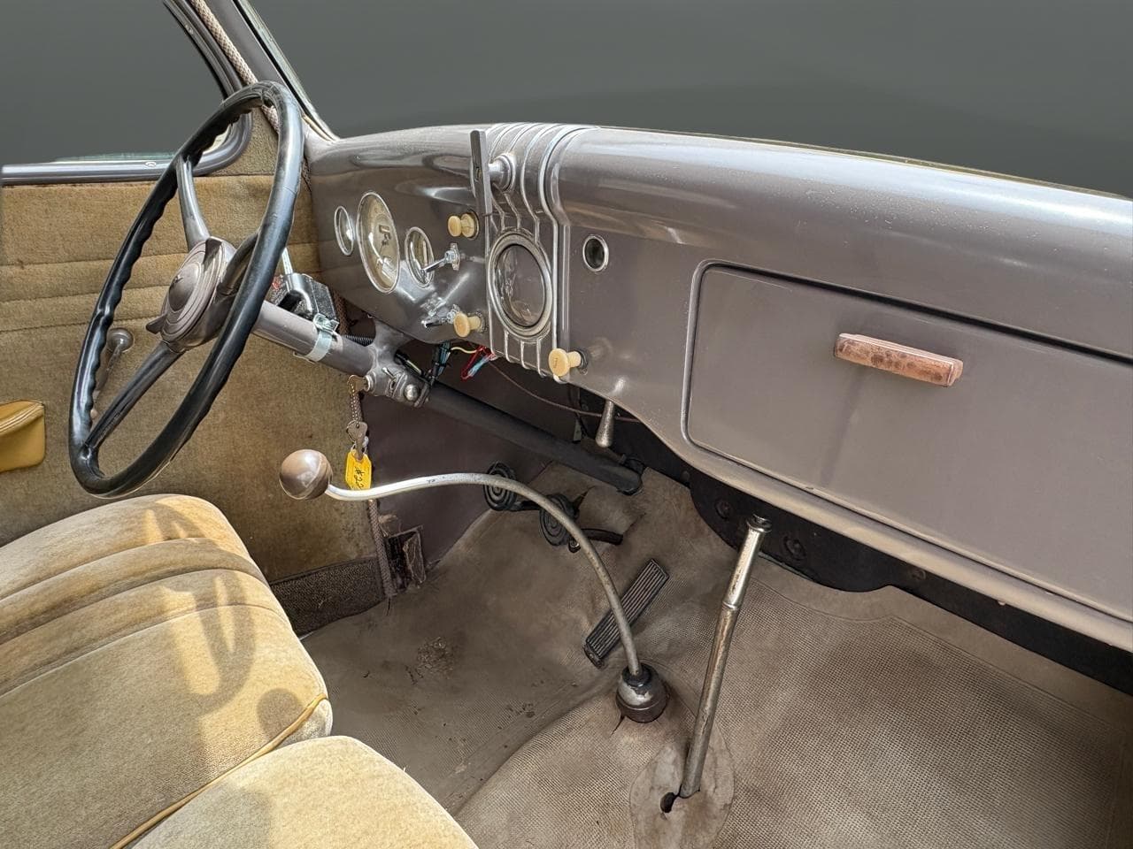 1935 Ford Tudor Humpback thumbnail 29