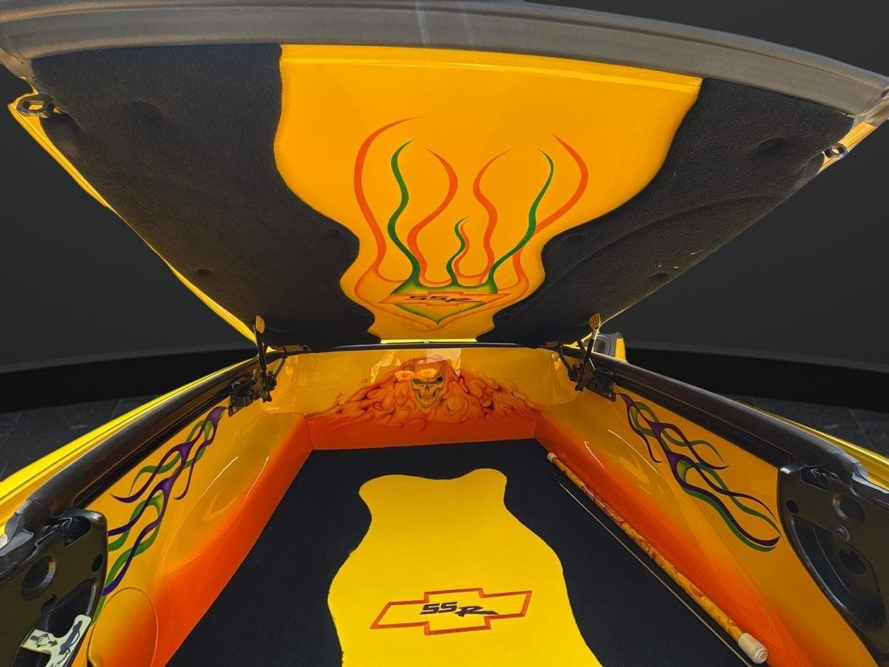 2004 Chevrolet SSR Custom thumbnail 24