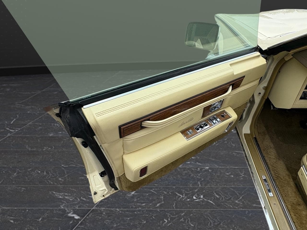 1984 Cadillac Seville 4dr Sedan thumbnail 17