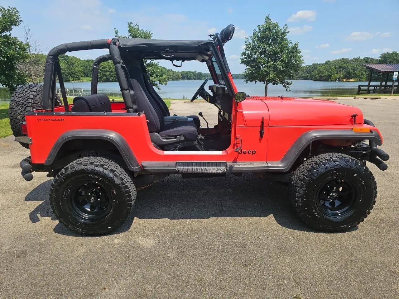 1995 Jeep Wrangler 2dr SE thumbnail 3