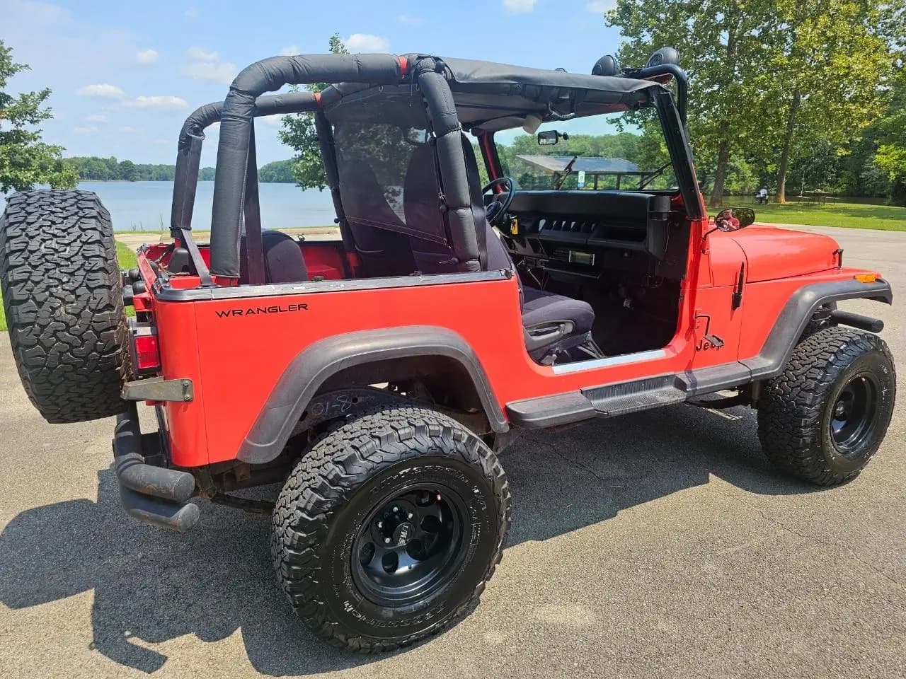1995 Jeep Wrangler 2dr SE thumbnail 4