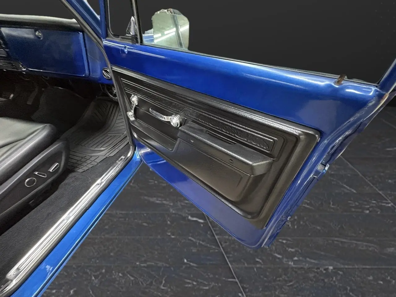 1972 Chevrolet C/K 10 Series Shortbed Restomod thumbnail 18