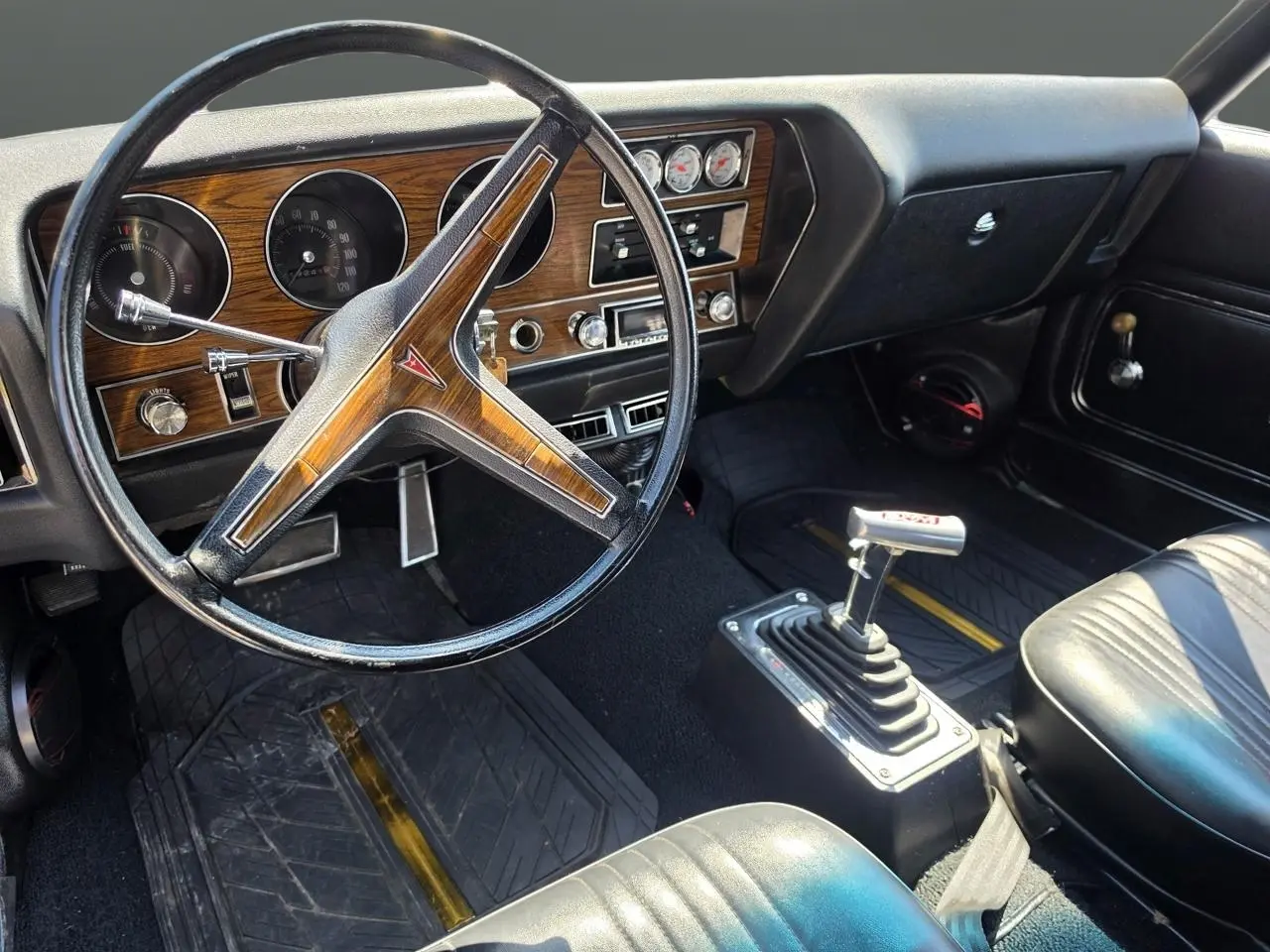 1972 Pontiac Le Mans Sport thumbnail 15