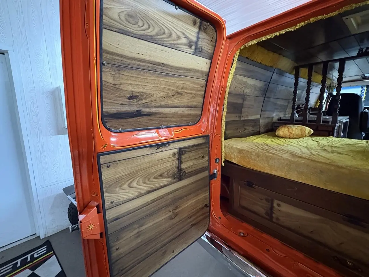 1983 Ford Econoline Wagon E150 Custom Van thumbnail 25