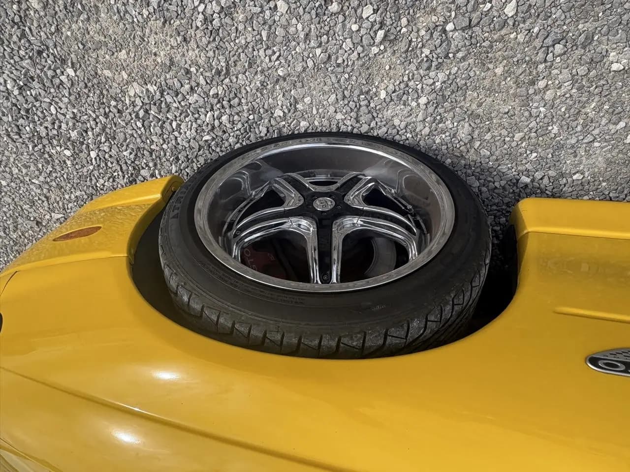 2005 Pontiac GTO Coupe thumbnail 16
