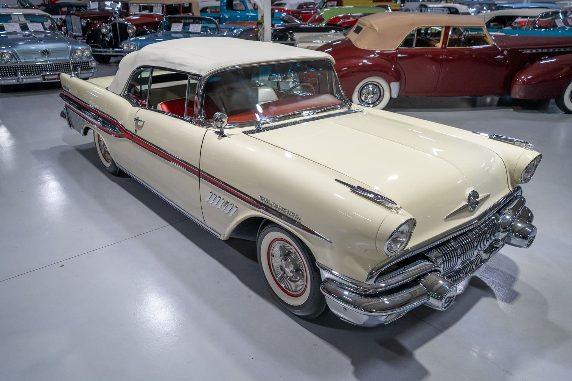 1957 Pontiac Bonneville Convertible thumbnail 6