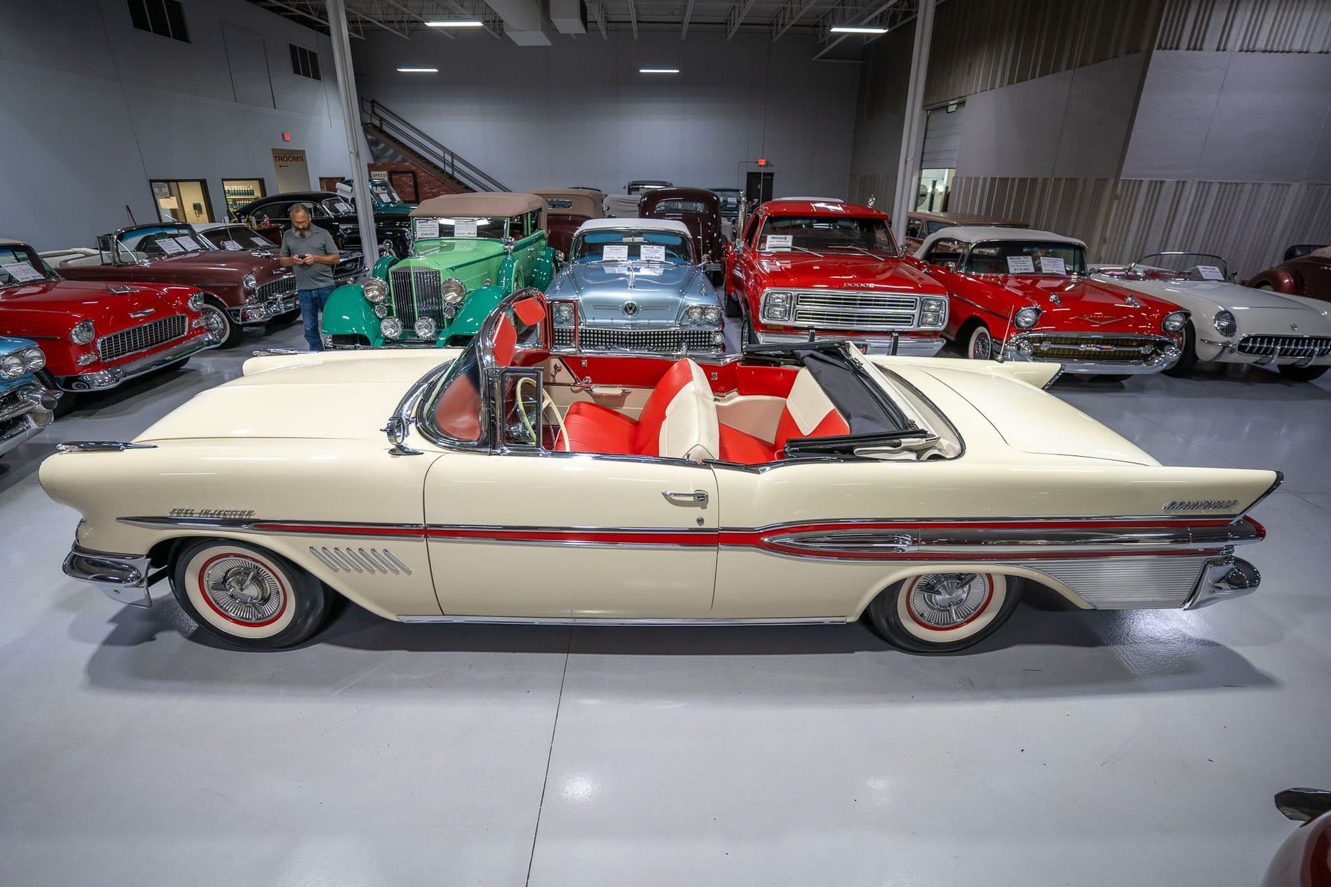 1957 Pontiac Bonneville Convertible thumbnail 5