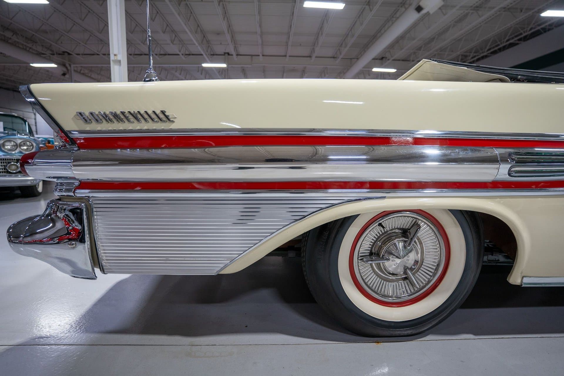 1957 Pontiac Bonneville Convertible thumbnail 15