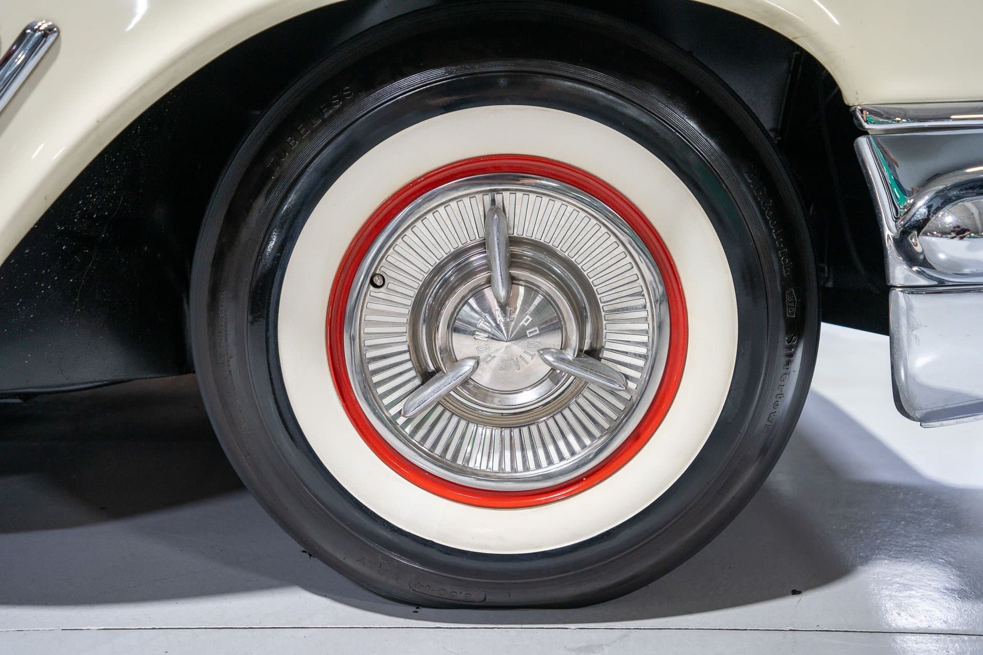 1957 Pontiac Bonneville Convertible thumbnail 16