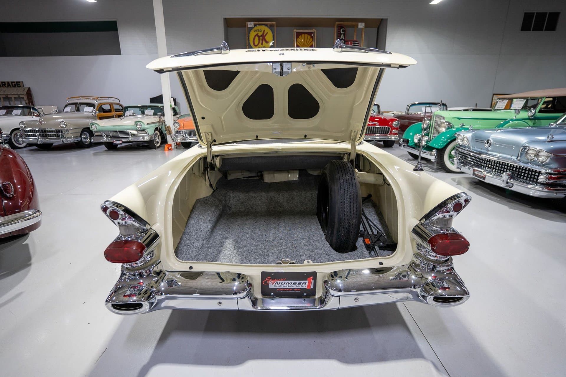 1957 Pontiac Bonneville Convertible thumbnail 20