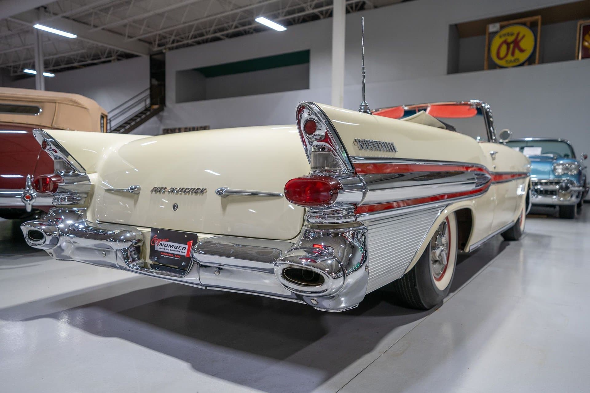 1957 Pontiac Bonneville Convertible thumbnail 19