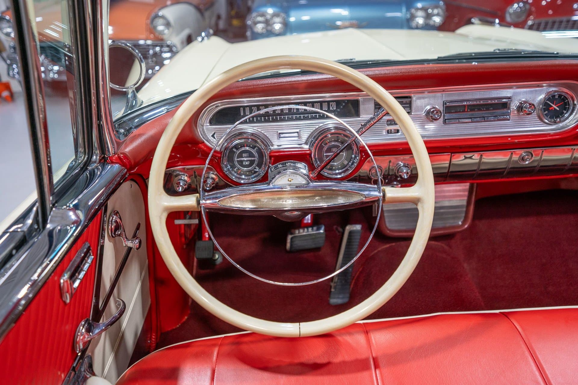 1957 Pontiac Bonneville Convertible thumbnail 24
