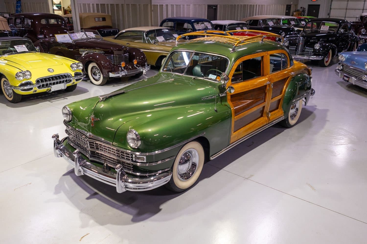 1948 Chrysler Town and Country thumbnail 3