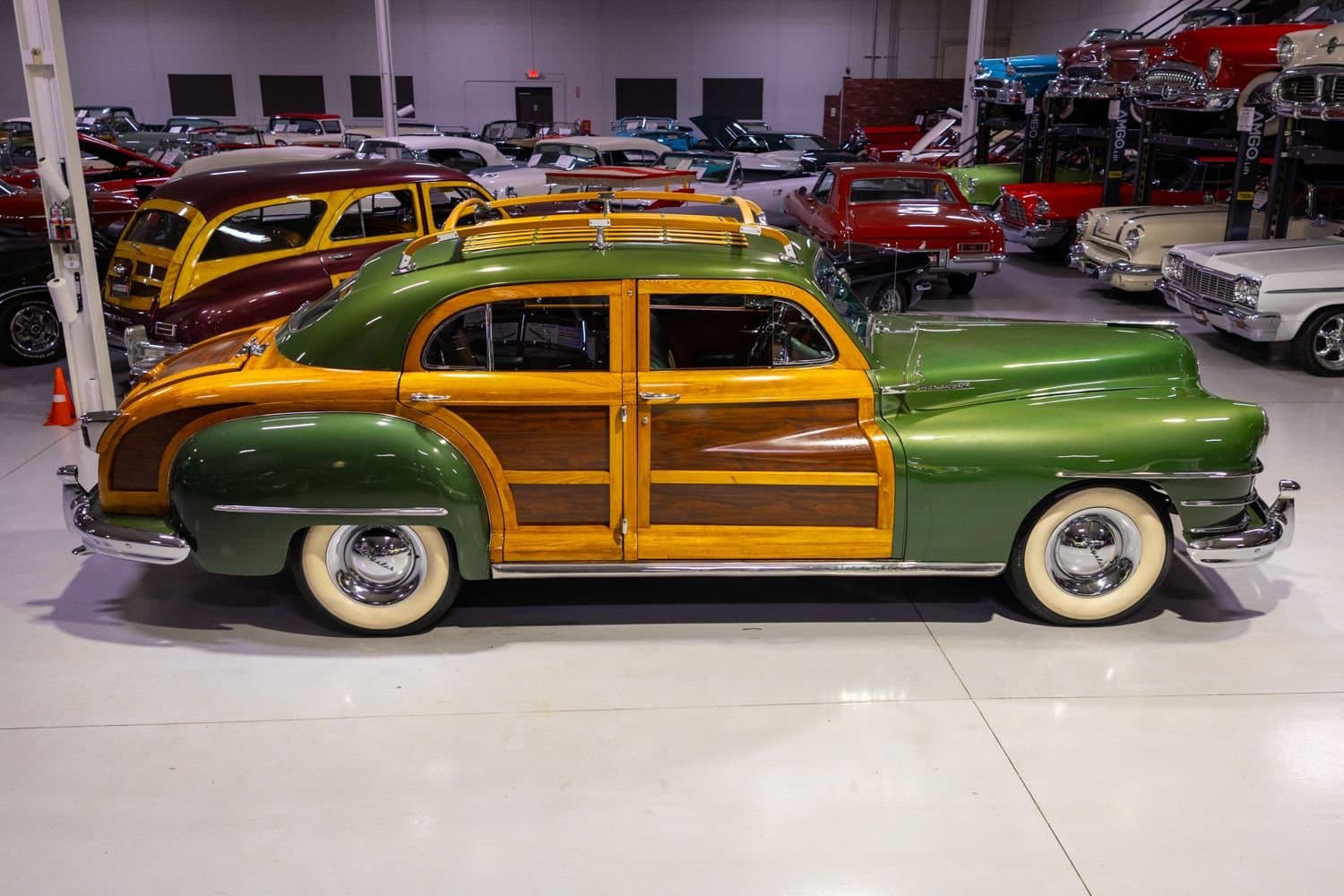 1948 Chrysler Town and Country thumbnail 4