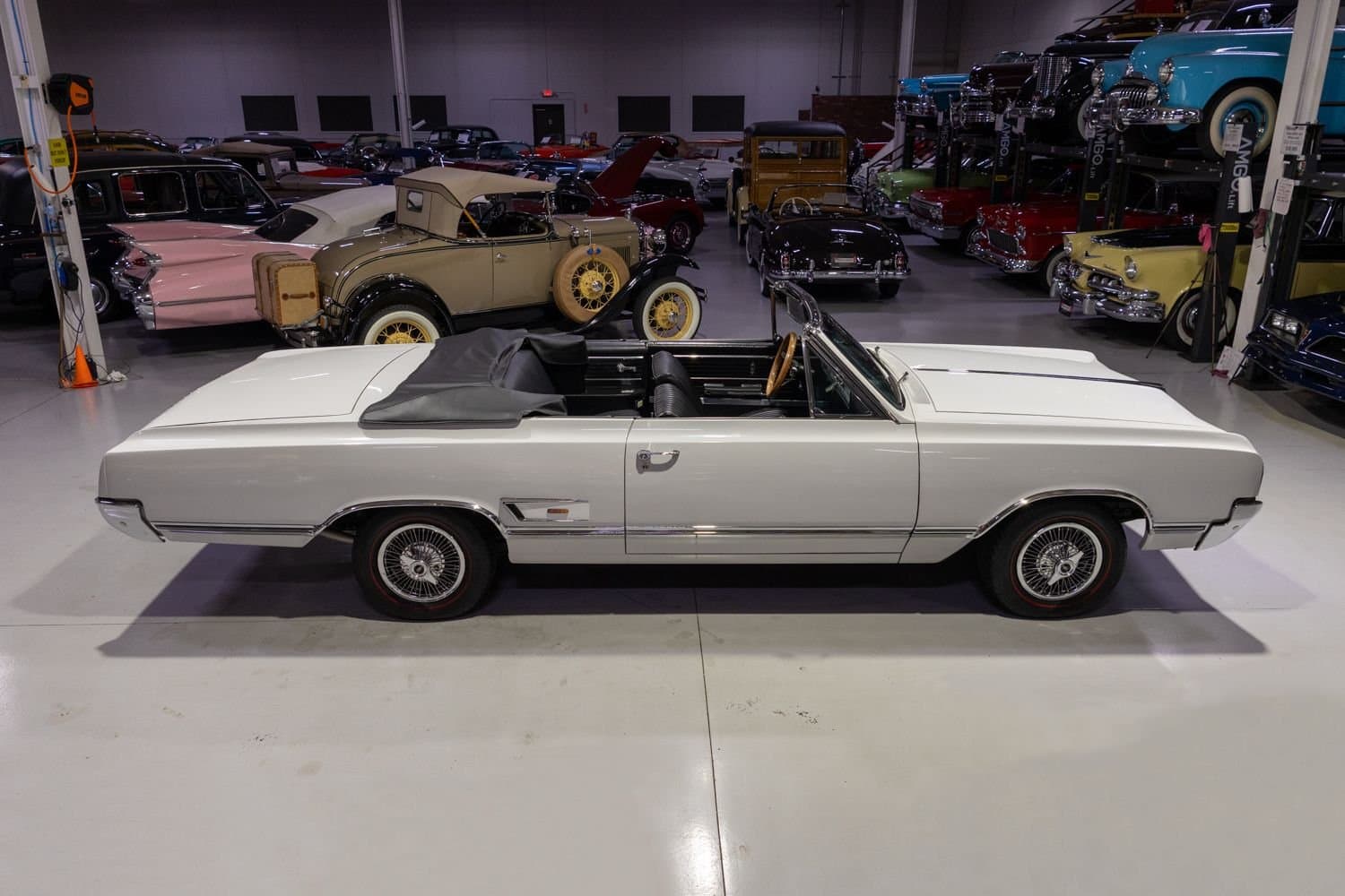 1965 Oldsmobile Cutlass 442 Convertible thumbnail 4