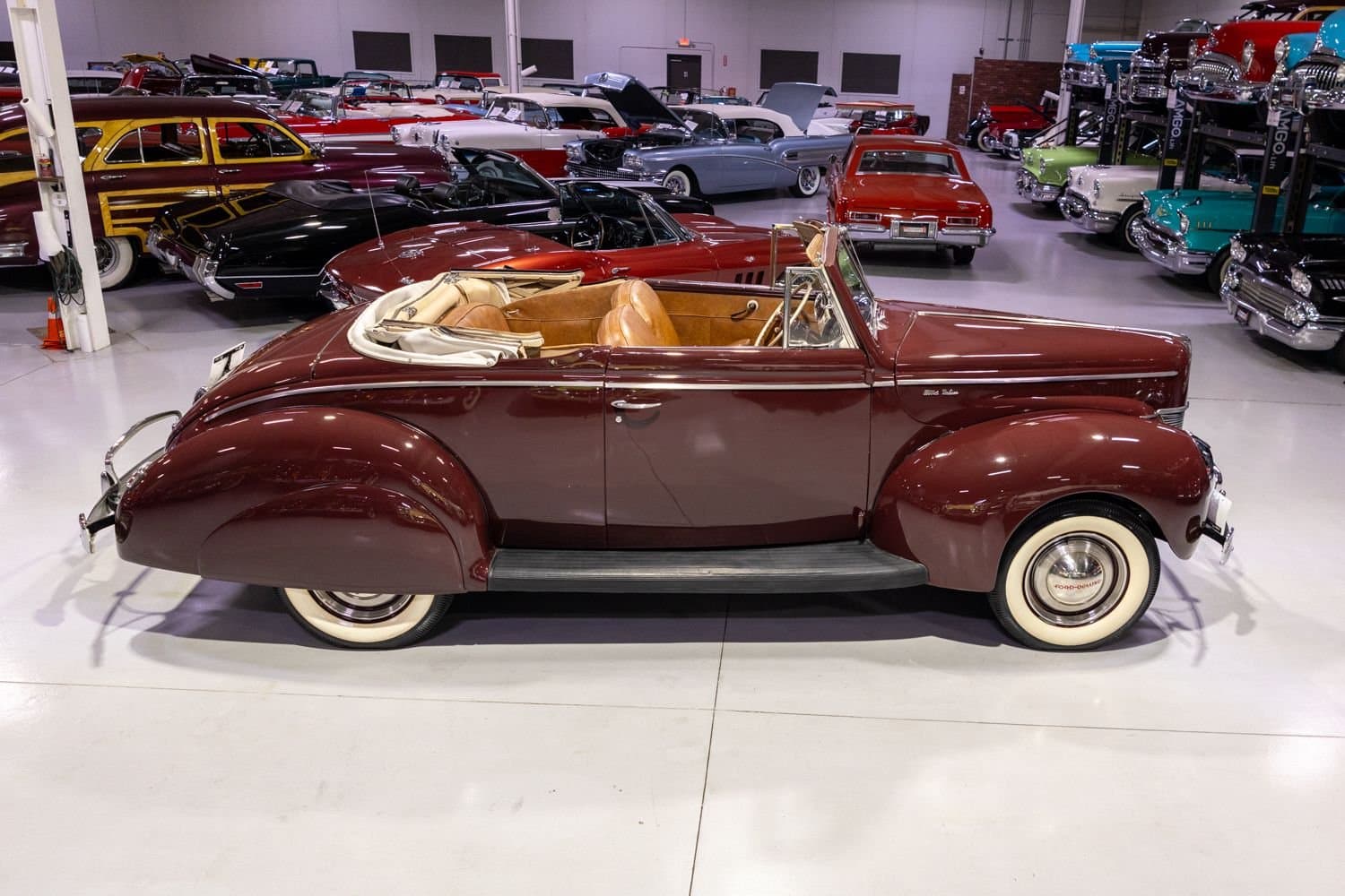 1940 Ford DeLuxe Convertible Coupe thumbnail 4