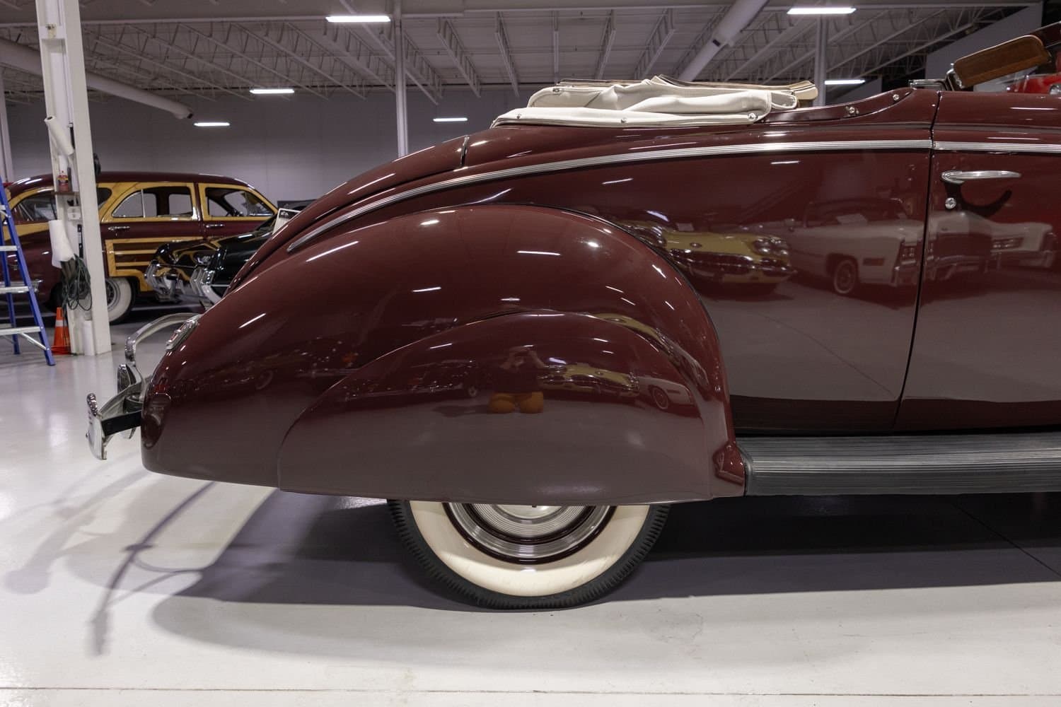 1940 Ford DeLuxe Convertible Coupe thumbnail 15