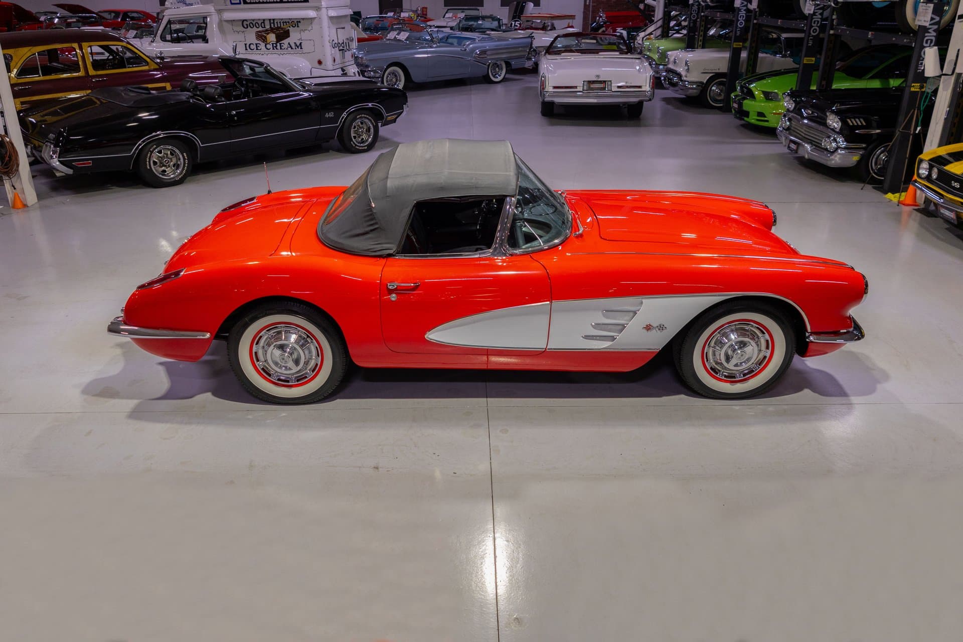 1960 Chevrolet Corvette Convertible thumbnail 7