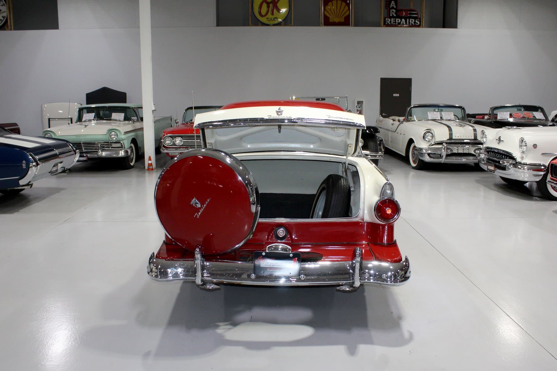 1955 Ford Fairlane Victoria thumbnail 21