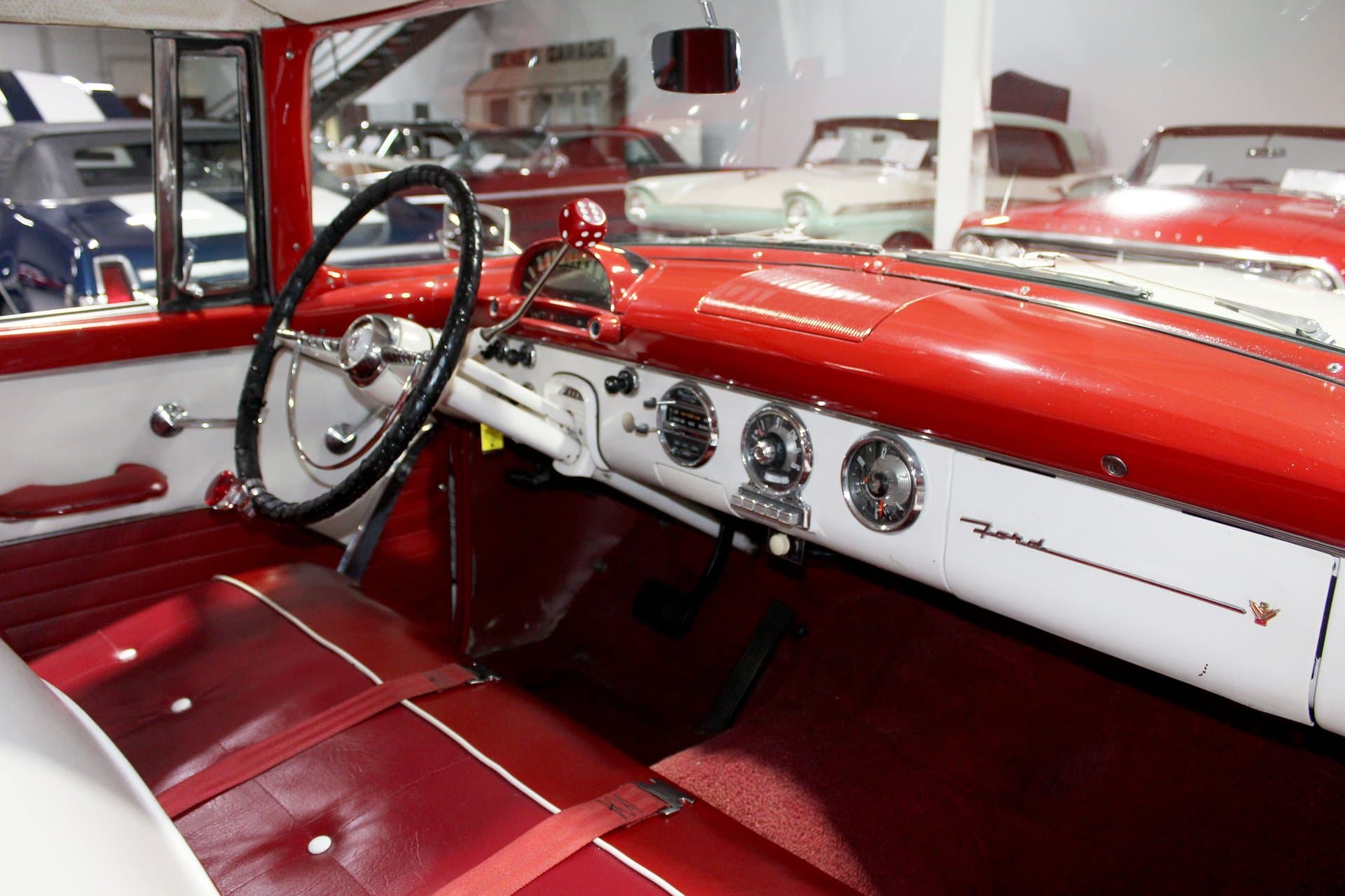 1955 Ford Fairlane Victoria thumbnail 24