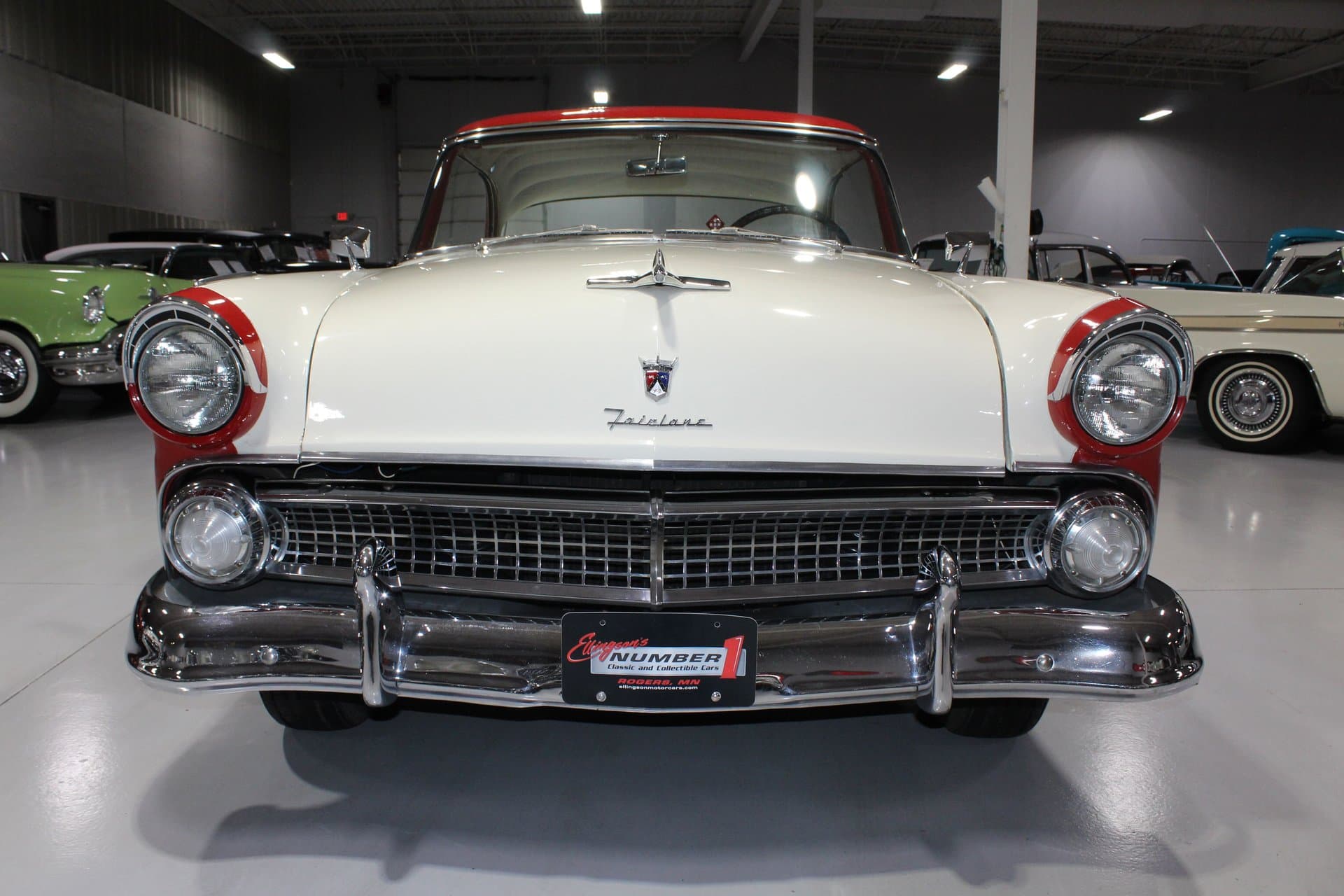 1955 Ford Fairlane Victoria thumbnail 16