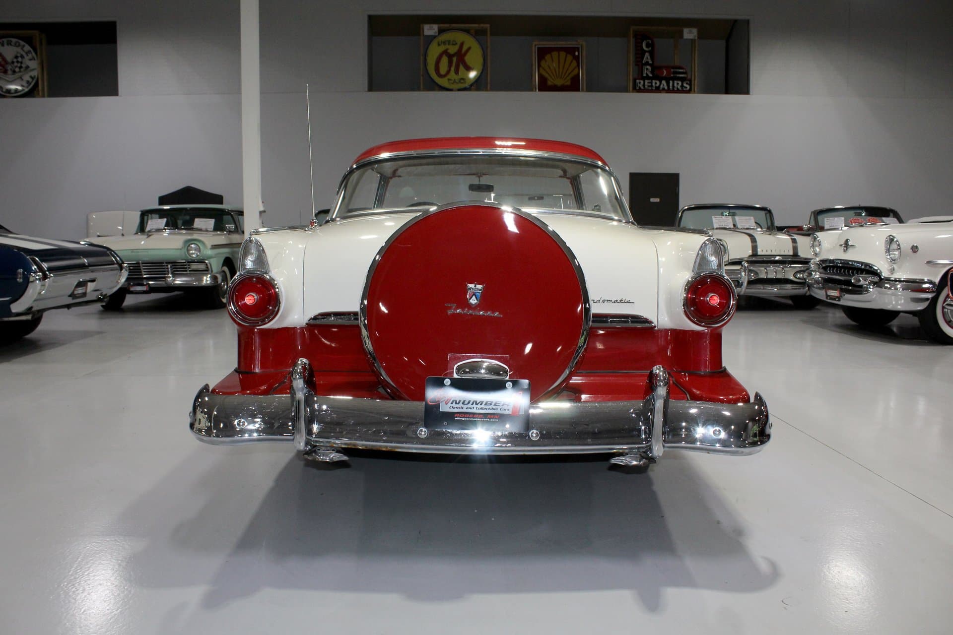 1955 Ford Fairlane Victoria thumbnail 20