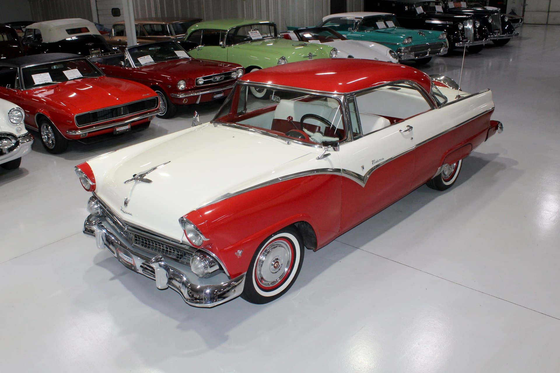 1955 Ford Fairlane Victoria — photo 1