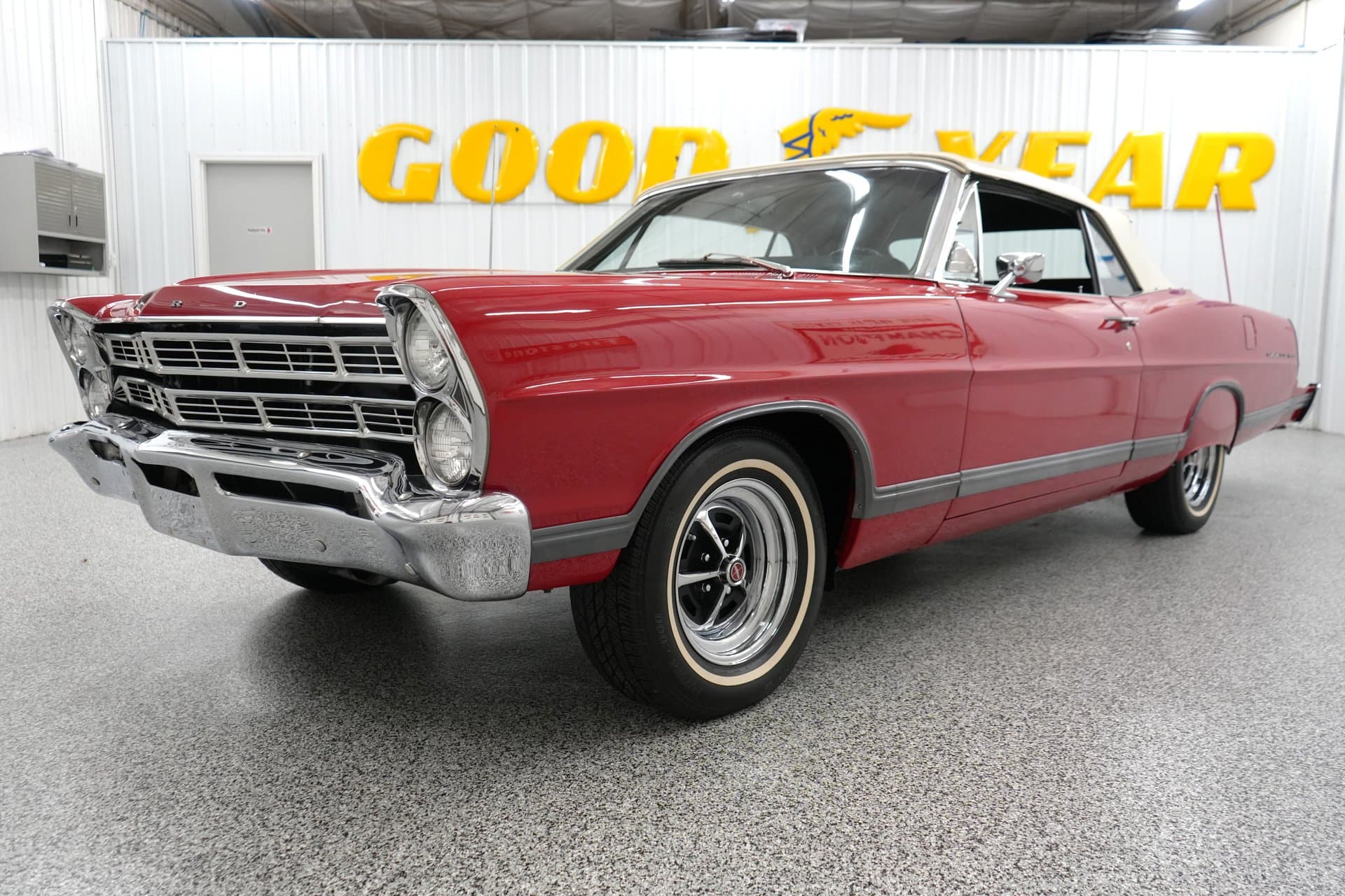 1967 Ford Galaxie 500 Convertible — photo 2