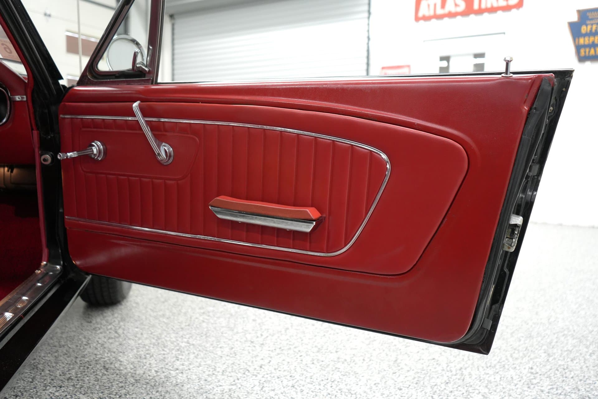 1965 Ford Mustang thumbnail 16