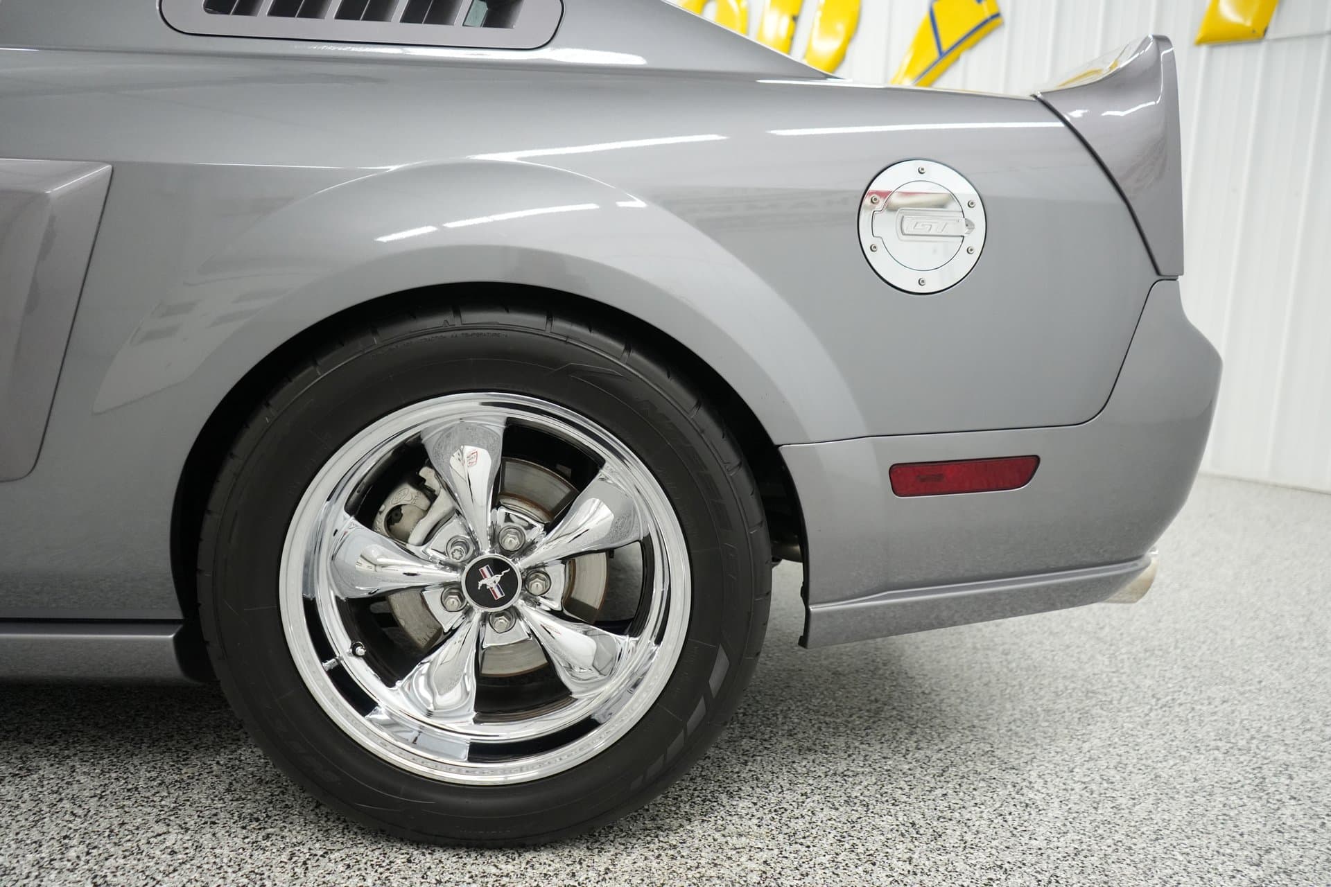 2006 Ford Mustang GT thumbnail 12