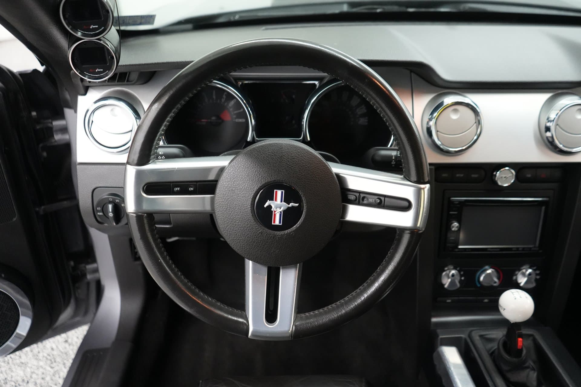 2006 Ford Mustang GT thumbnail 16