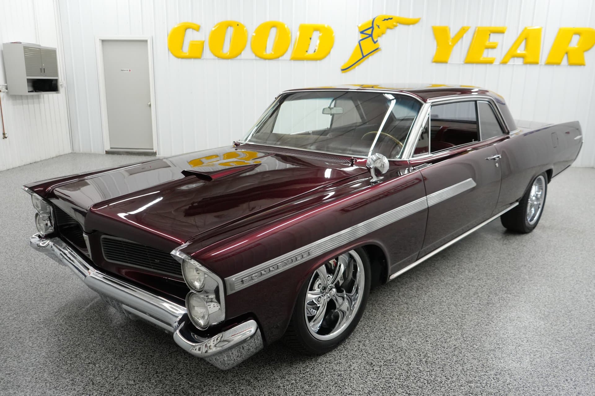 1963 Pontiac Bonneville — photo 2