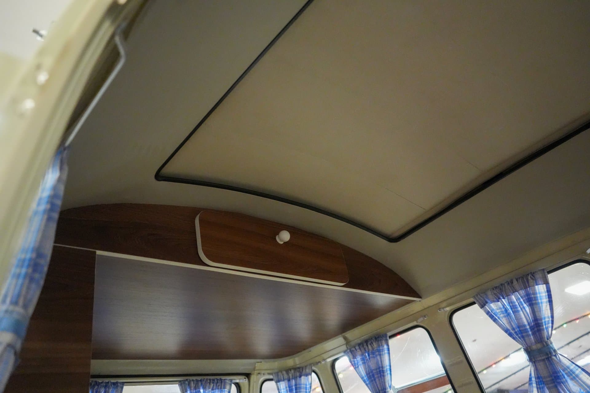 1976 Volkswagen Type 2 Westfalia Camper Bus thumbnail 14
