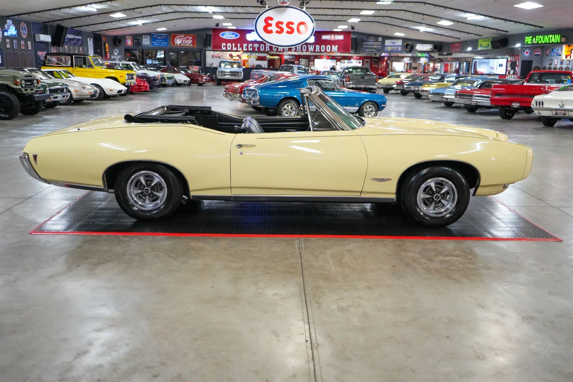 1968 Pontiac GTO Convertible thumbnail 3
