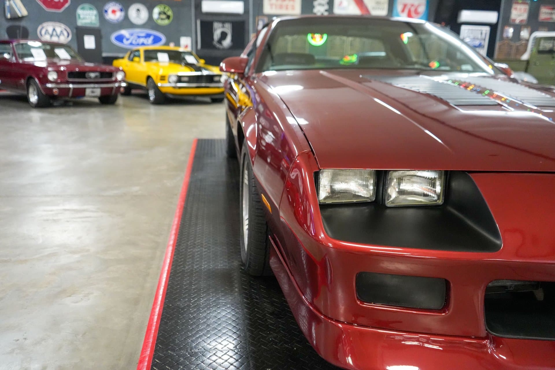 1988 Chevrolet Camaro IROC-Z thumbnail 16