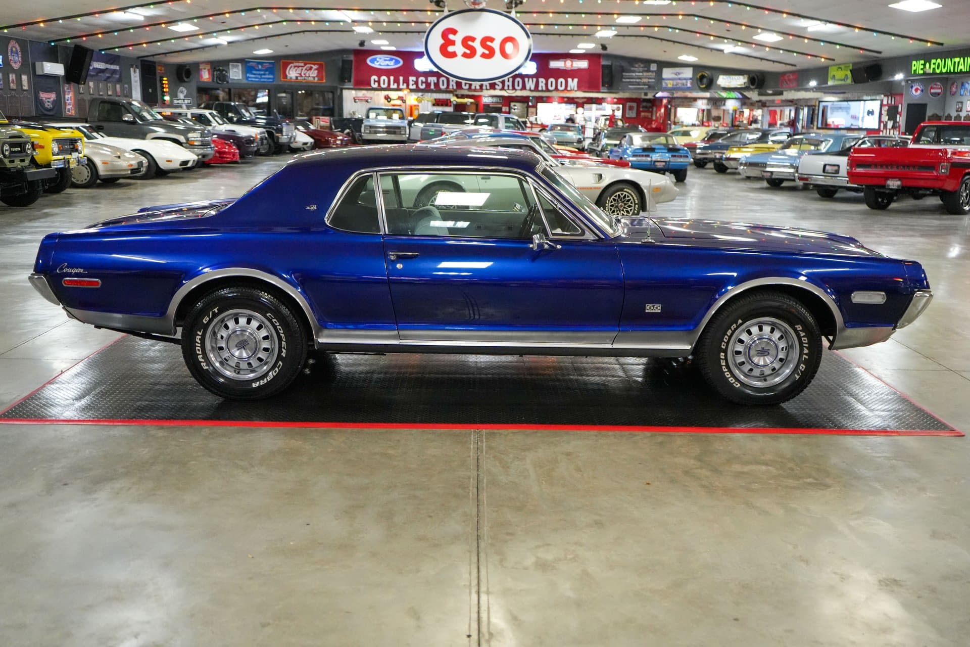 1968 Mercury Cougar XR-7 thumbnail 3