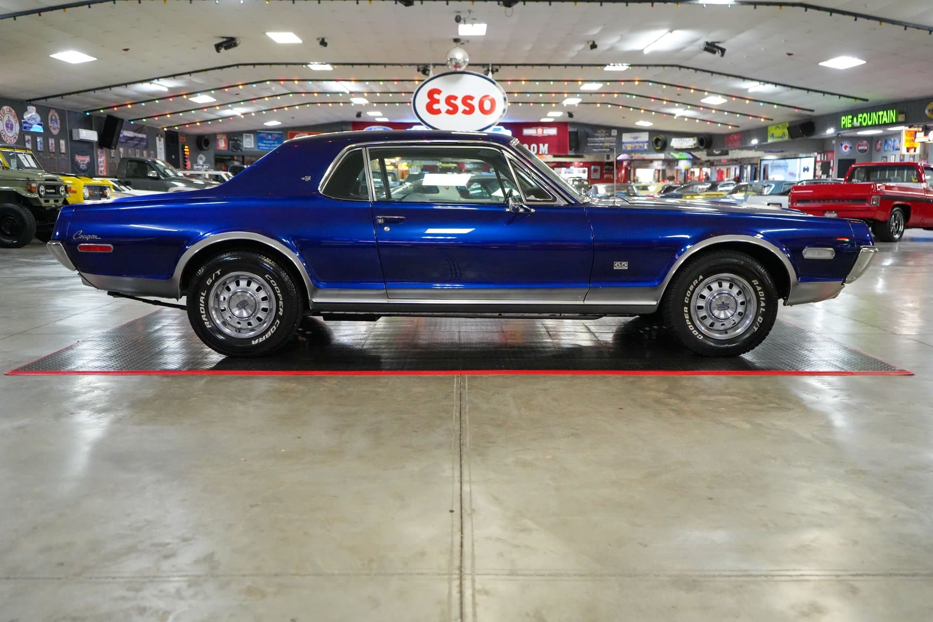 1968 Mercury Cougar XR-7 thumbnail 8